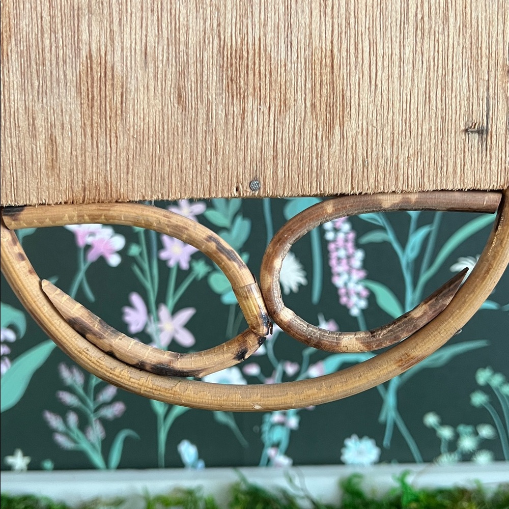 VINTAGE wicker/ bamboo/ wall-mounted storage rack, for mail, or magazines 70ʼs - Picture 8 of 15